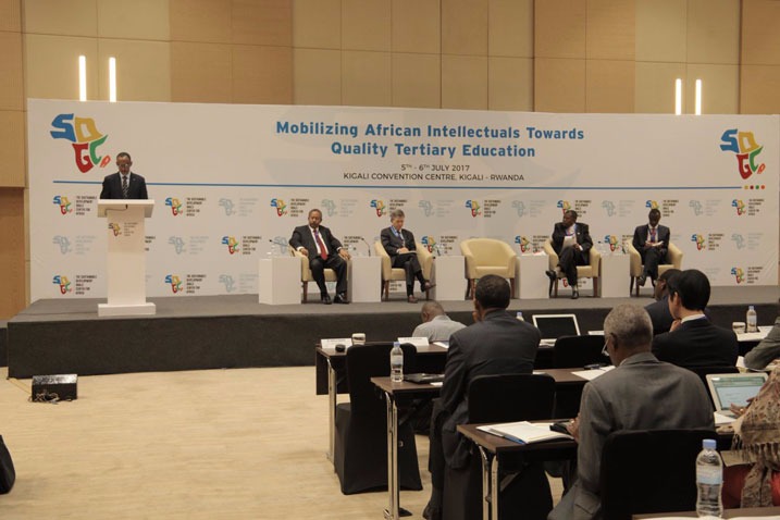 Impuguke mu burezi n'abafite aho bahuriye nabwo nibo bitabiriye iyi nama.