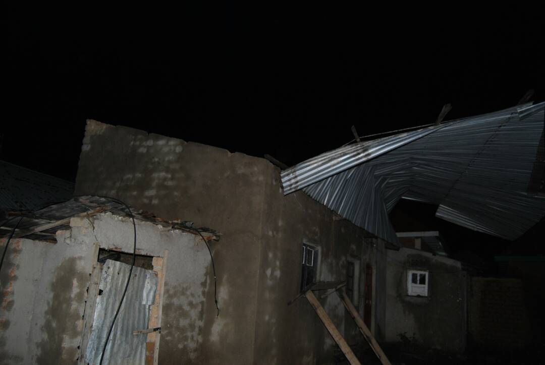 Inzu zifite ibisenge bitaziritse nizo zibasirwa n'umuyaga 