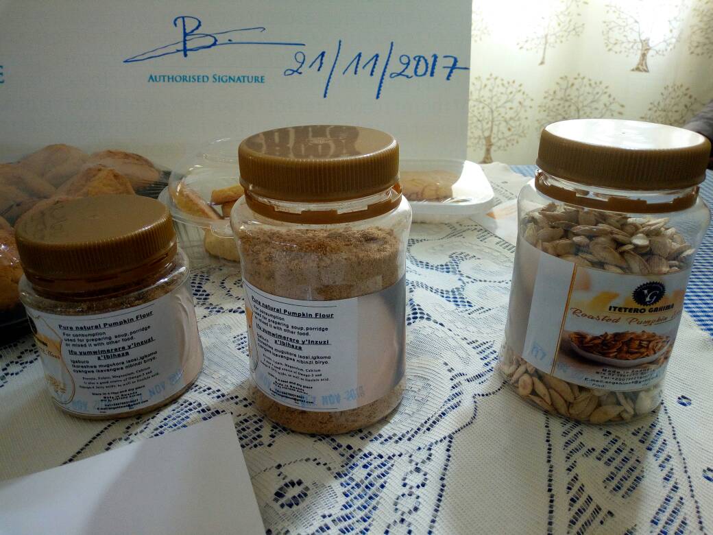 Inzu z'ibihaza arazikaranga cyangwa akazisyamo ifu akazigurisha 