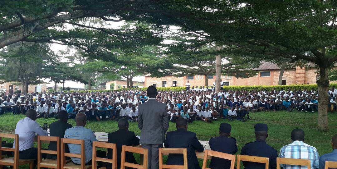 Abakozi ba MINEDUC barimo kuzenguruka hirya no hino mu gihugu bagenzura ibitera ireme ry'uburezi guhora rinengwa