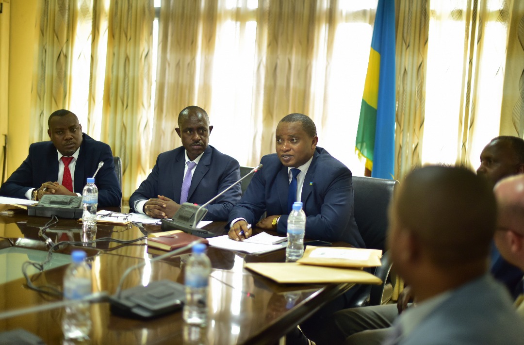 Olivier Rwamukwaya (iburyo), Minisitiri w