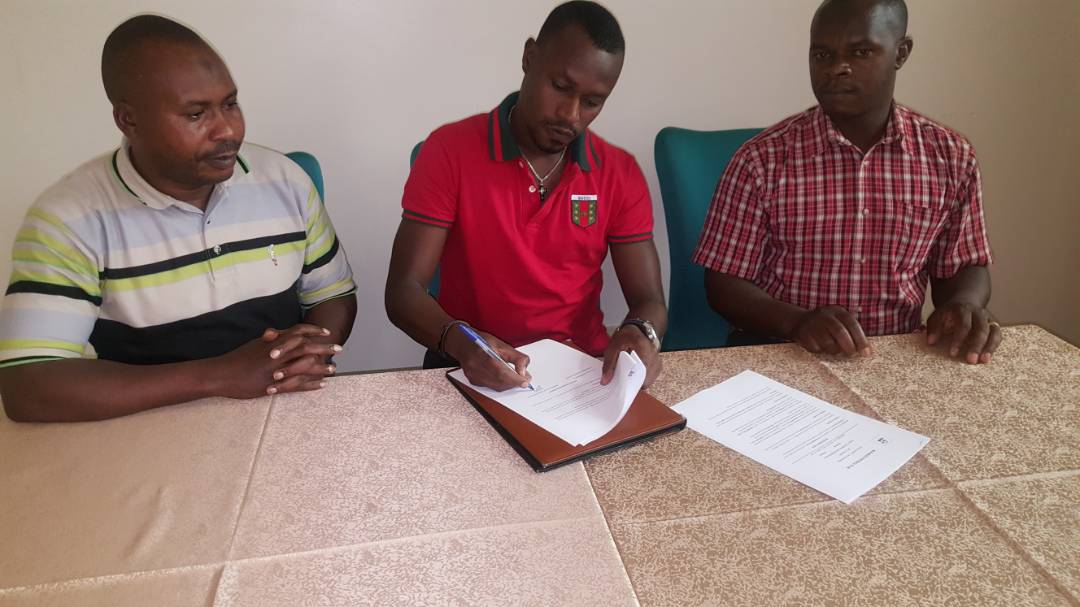 Seninga ashyira umukono ku masezerano yo gutoza ikipe ya Musanze