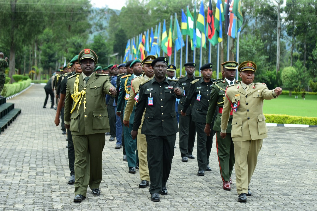 Ingabo zasoje amasomo zakoze akarasisi