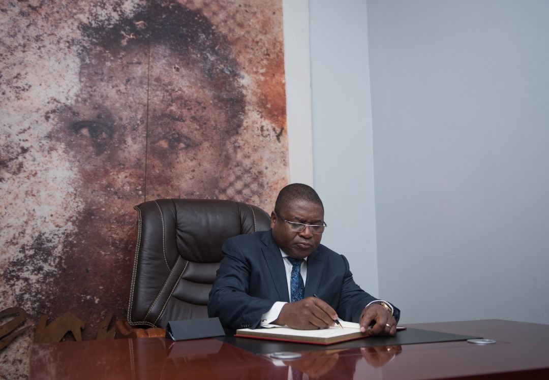 Nyuma yo gusura urwibutso, yanditse mu gitabo cy'abashyitsi