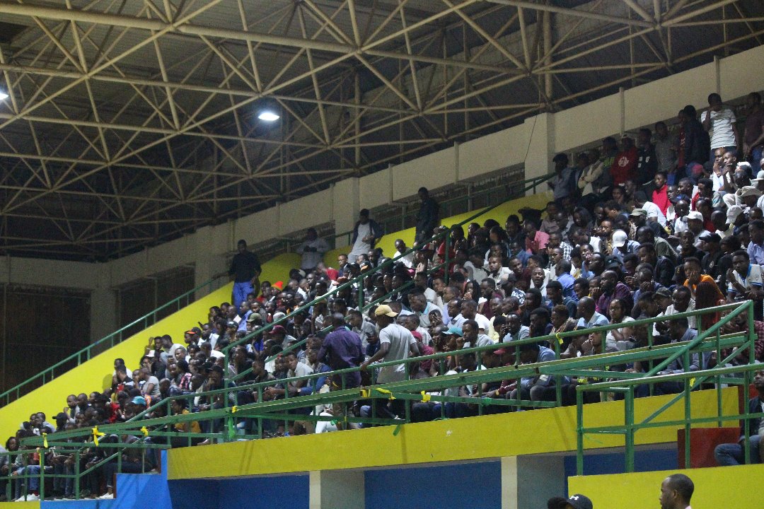 Abafana bari bakubise buzuye