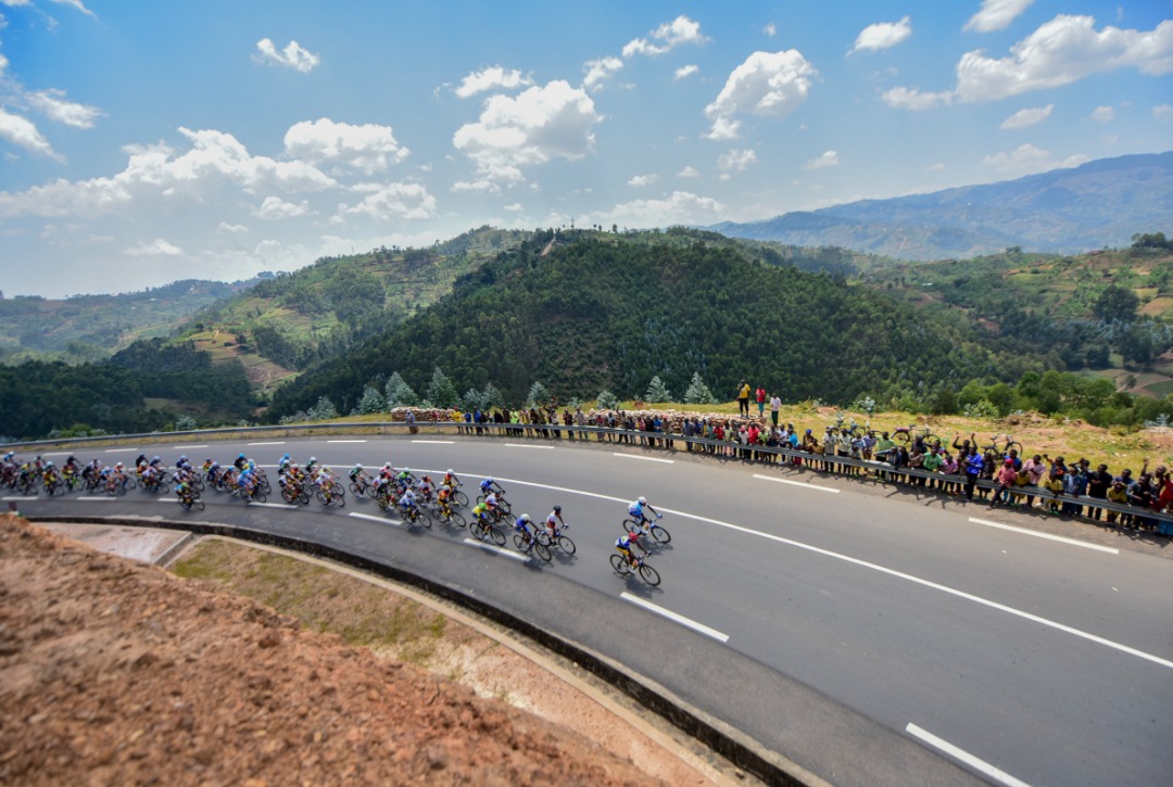 Irebere iyo misozi isobetse Uburengerazuba