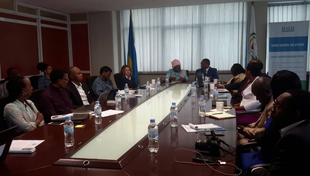 Dr Nkosazana yagiranye ikiganiro n'abantu batandukanye bakora mu rwego rw'imiyoborere