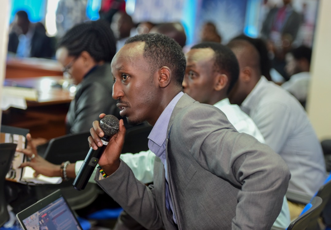 Abanyamakuru bahawe umwanya babaza ibibazo bari bafitiye amatsiko