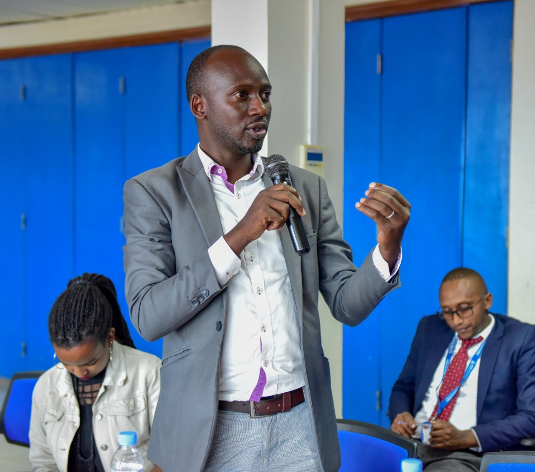 Abanyamakuru babazaga ibibazo usanga abaturage benshi nabo bibaza