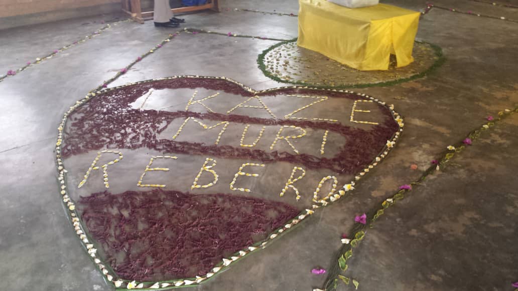 Uwo munyabugeni na we yakoze mu nganzo