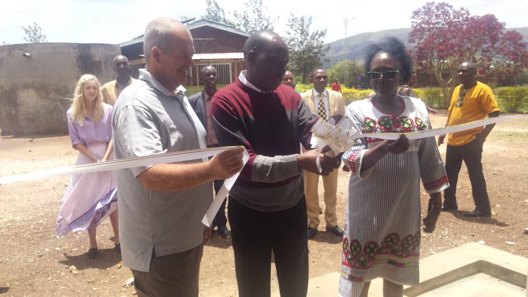 Mu muhango wo gutaha icyo cyumba gishya