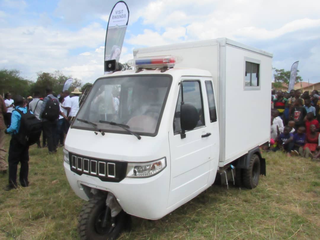 Iyo ni umwe mu mbangukiragutabara eshatu abaturage bashyikirijwe 