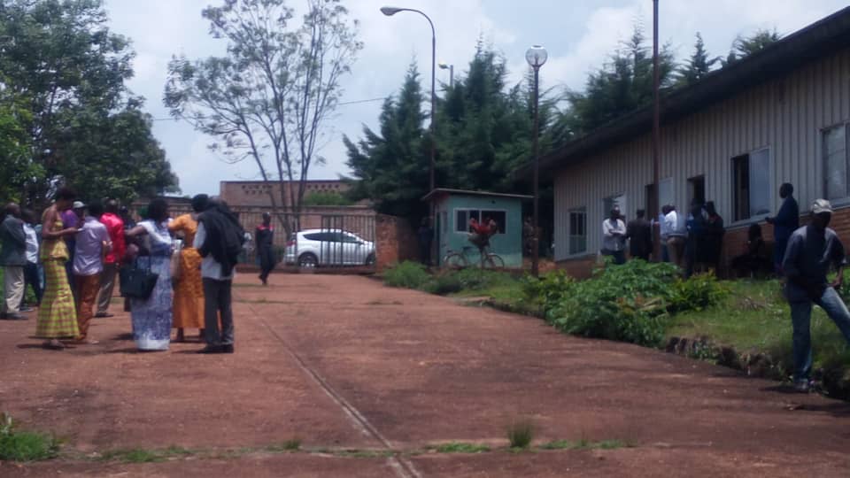 Abenshi mu bitabiriye iyi cyamunara ni ababerewemo imyenda na Sorwal