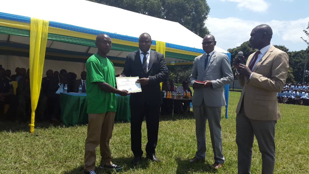 Abasoje amasomo bahabwa impamyabushobozi