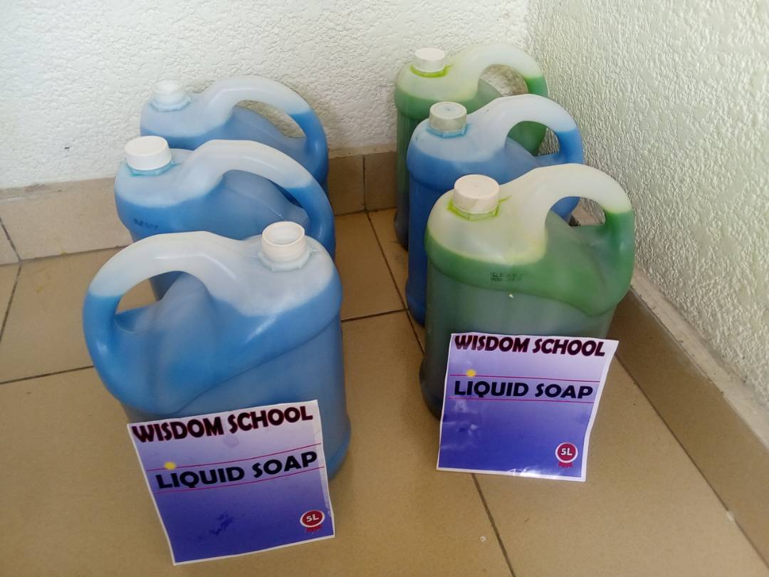 Isabuni abanyeshuri bo muri Wisdom School batangiye gukora