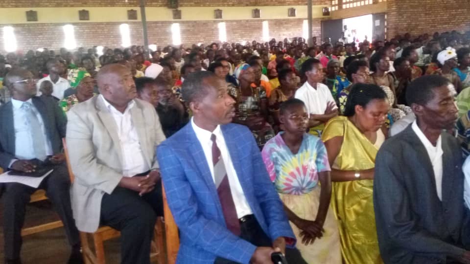 Bakiriye imbabazi imbere y'imbaga y'abakirisitu