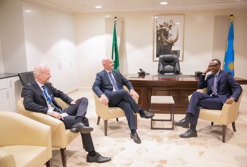 Perezida Kagame yakiriye Perezida wa FIFA Gianni Infantino muri Village Urugwiro