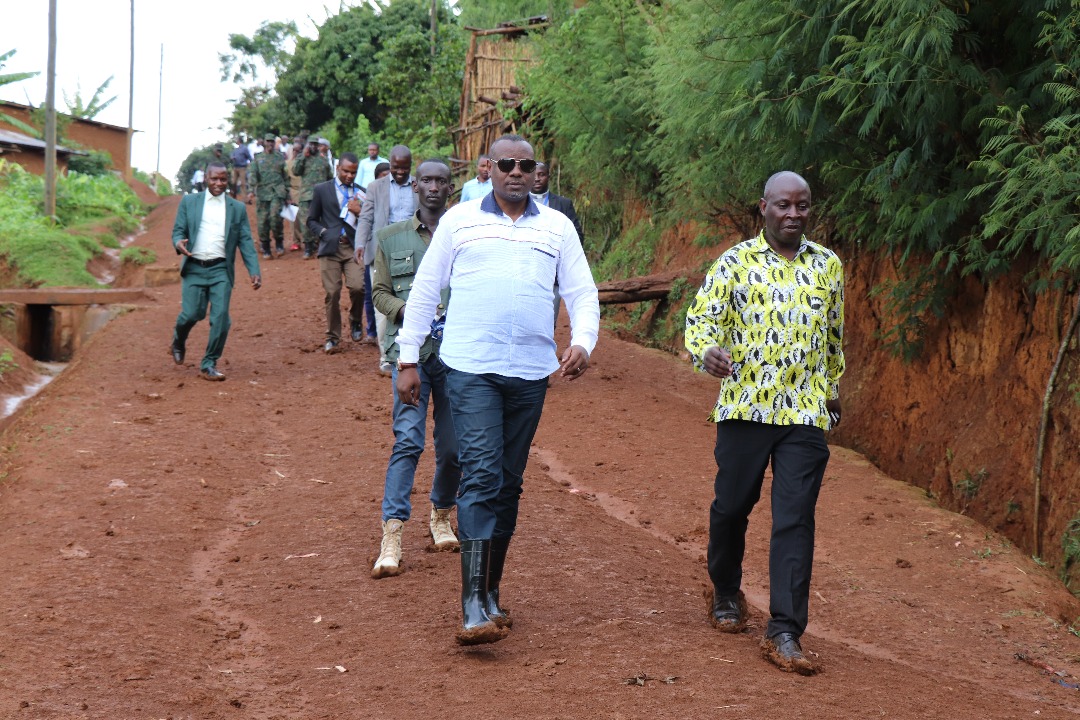 Nyuma yo gusura ibikorwa by'uburezi muri aka gace ka Nkombo yabakanguriye kubyaza umusaruro amahirwe bahawe bohereza abana ku ishuri bakanabarinda imirimo itabagenewe