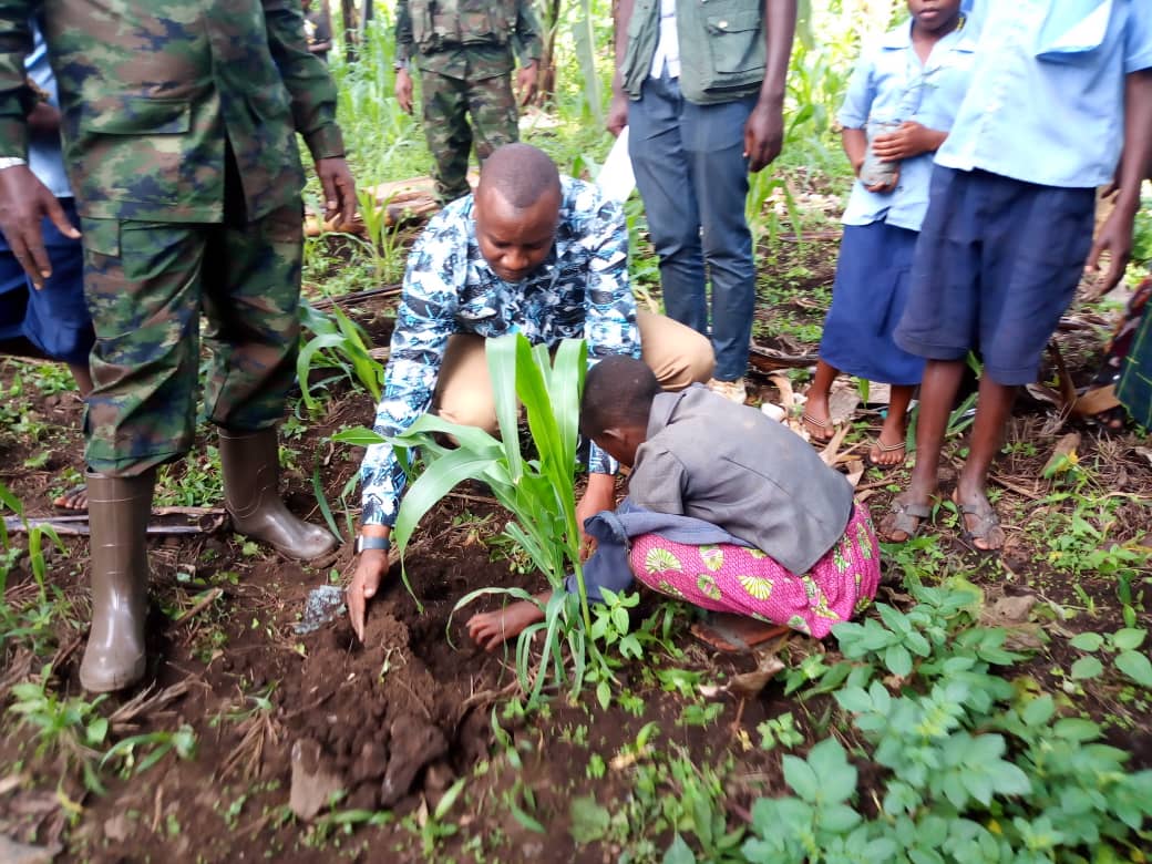 Iki gikorwa cyari kigamije gutoza abana akamaro k'igiti no kubakangurira kubitera