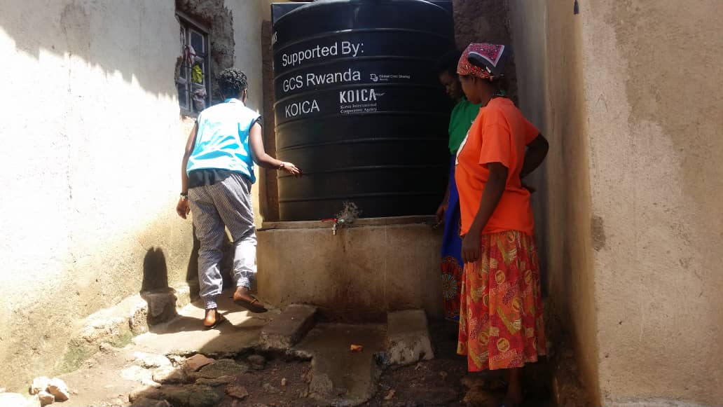 Abaturage bibumbiye mu matsinda y