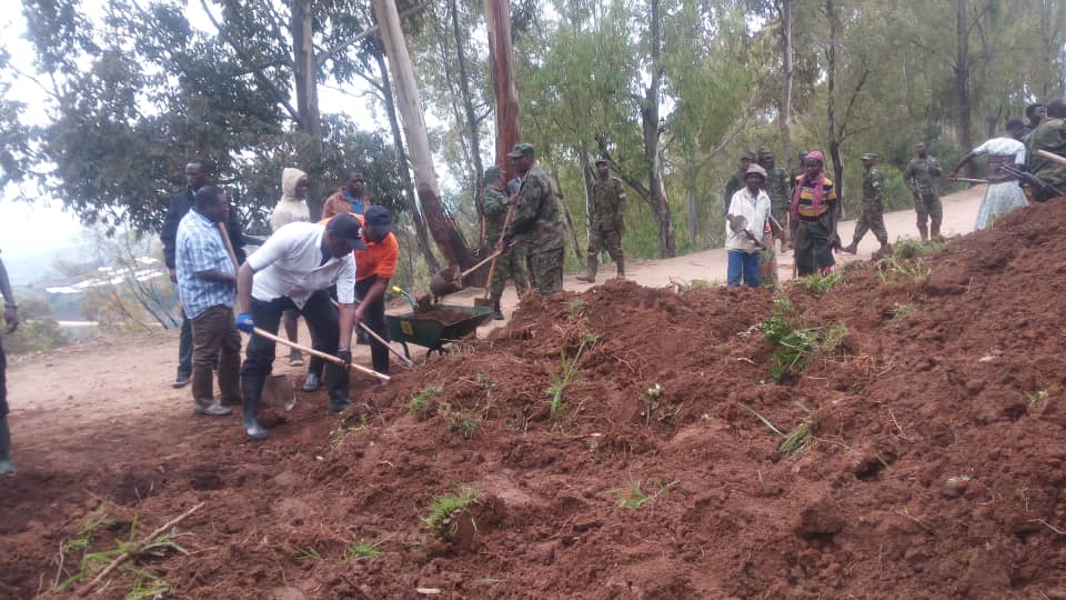 Perezida wa Sena Bernard Makuza yifatanyije n