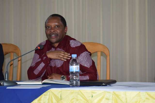 Prof Shyaka Anastase avuga ko igihe kigeze ko abahinzi b'ibirayi ari bo bagena uburyo bicuruzwa