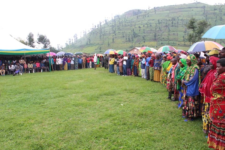 Abaturage bitabiriye inama n'umuyobozi w'intara y'Uburengerazuba