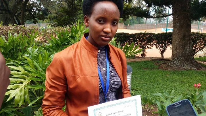 Umutesi Alice, umwe mu banyeshuri wanahawe amahugurwa kuri mobile mapping 