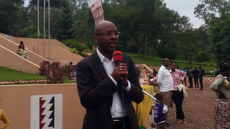 Amb. Masozera avuga ko baziga uko igihe cyo kwigisha abana iby'umuco mu biruhuko cyakongerwa