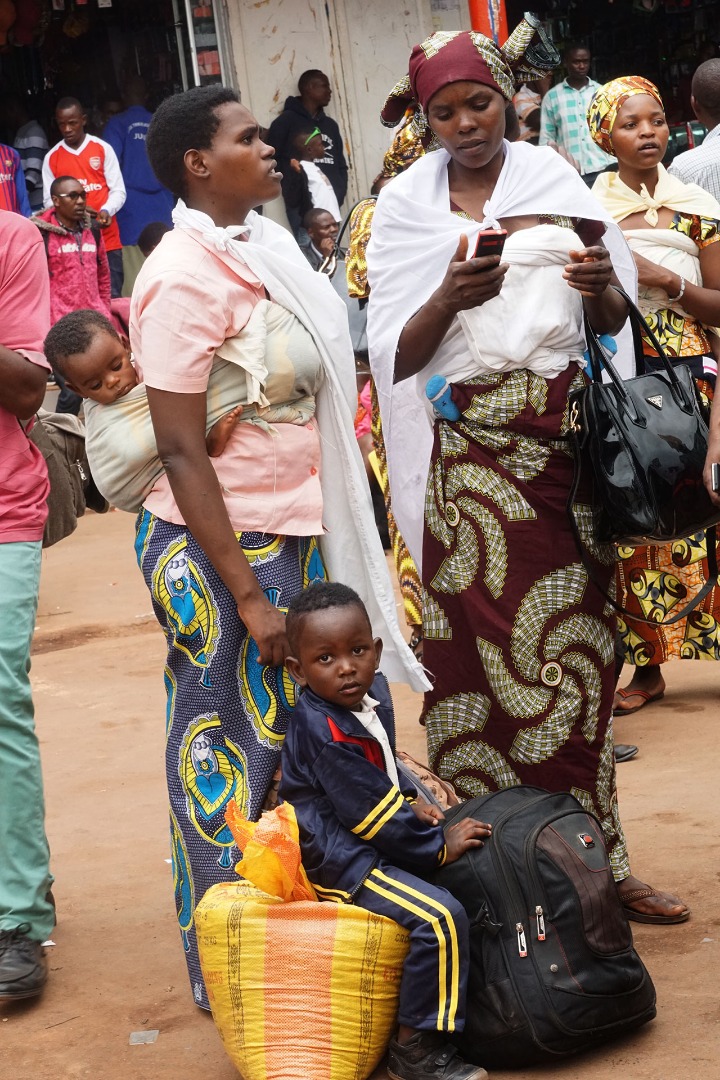Hamwe mu bafite abana bari bagiye kubereka ba sekuru na ba nyirakuru ariko amahirwe yo kubona imodoka ni make