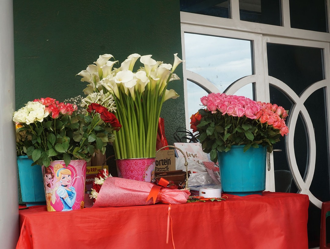 Abakunda gutanga indabo nabo ntibari bubure izo batanga kuko abazicuruza baziranguye nziza