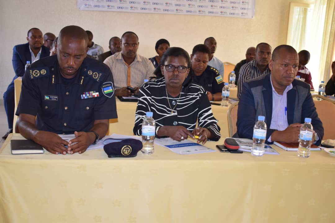 Polisi yo mu muhanda yashyizwe mu majwi ku kwakira ruswa