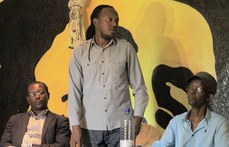 Bamwe mubagize akanama nkemurampaka hamwe na Murigande uyoboye ishuri