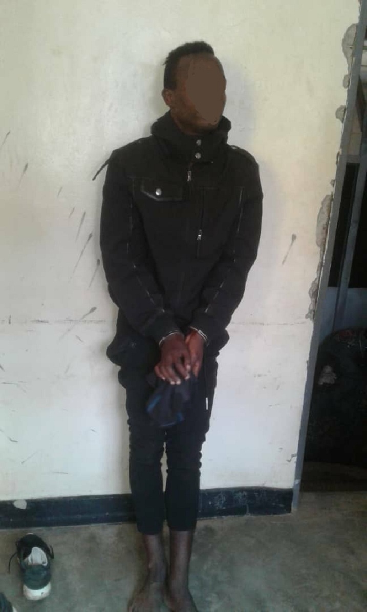 Uyu mukinnyi yavuze ko yari agiye kwiba icyuma gifata amafoto