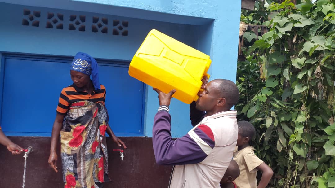 Bamwe bahise bakubita ku munwa baranywa kubera kuyishimira 