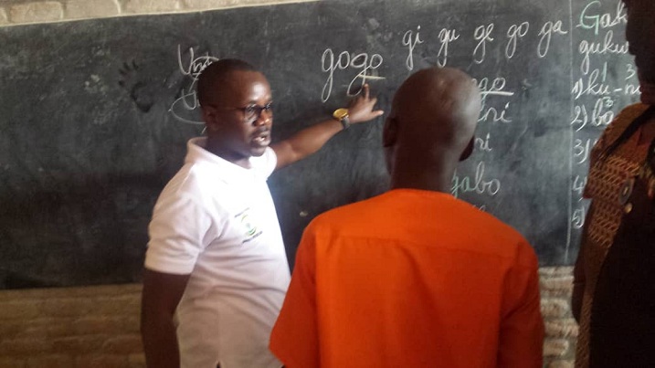 Yigishije abana bo mu wa mbere gusoma