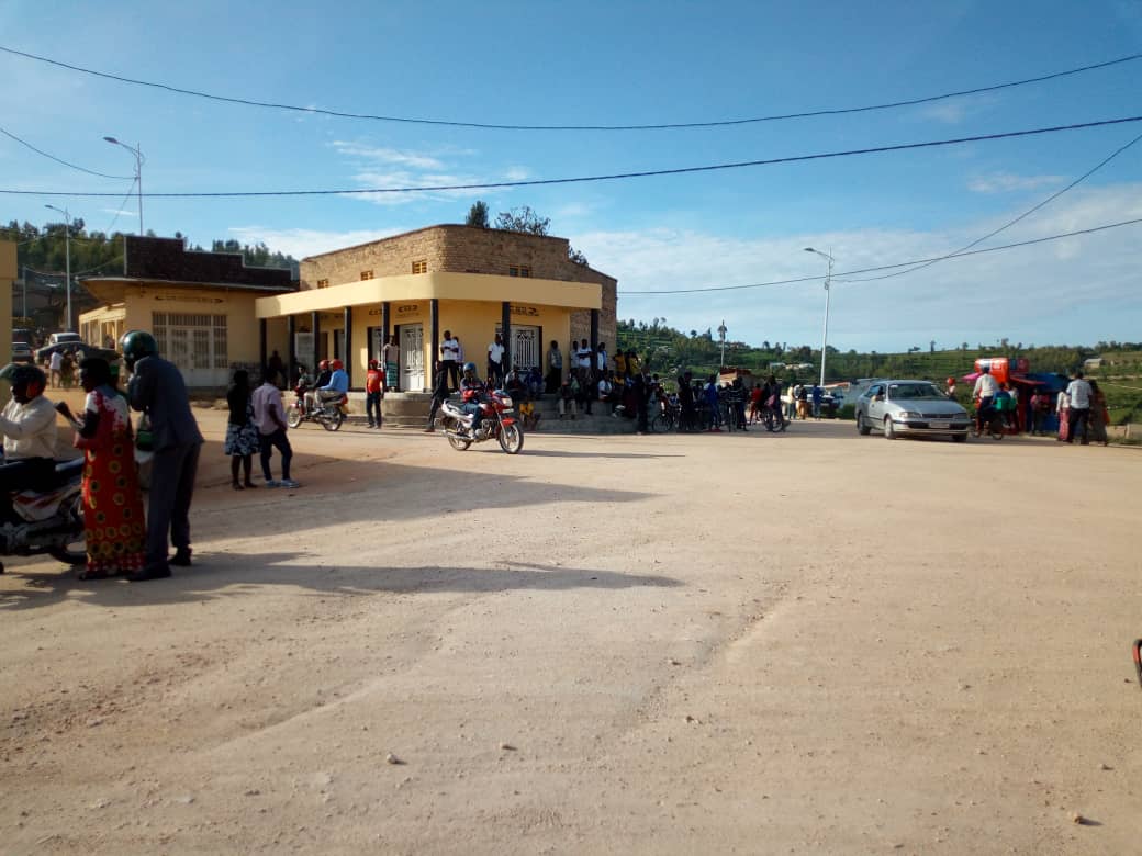 Aha hantu hitwa kuri rompuwe kera hahoze rond point nto. Muri Jenoside habereye ibibi birenze imyumvire ya muntu