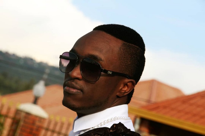 Umuhanzi Gilbert Irakiza, uzwi ku izina rya Roi G