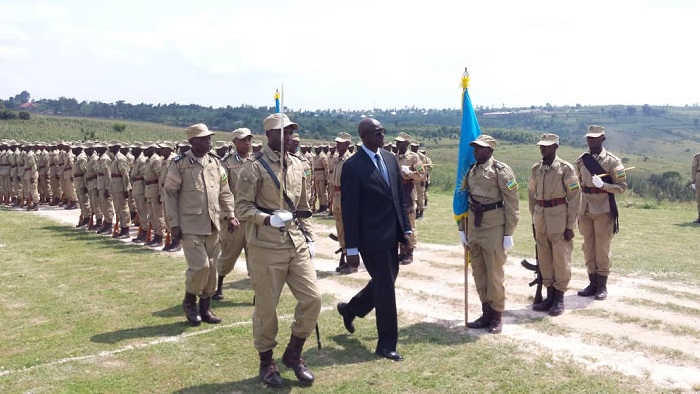Minisitiri Busingye yahaye abacungagereza bashya ipeti rya 