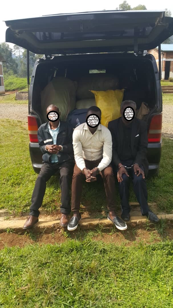 Uwari utwaye iyo modoka n'abavugwaho kumuha iyo magendu ngo ayibatwarire batawe muri yombi 