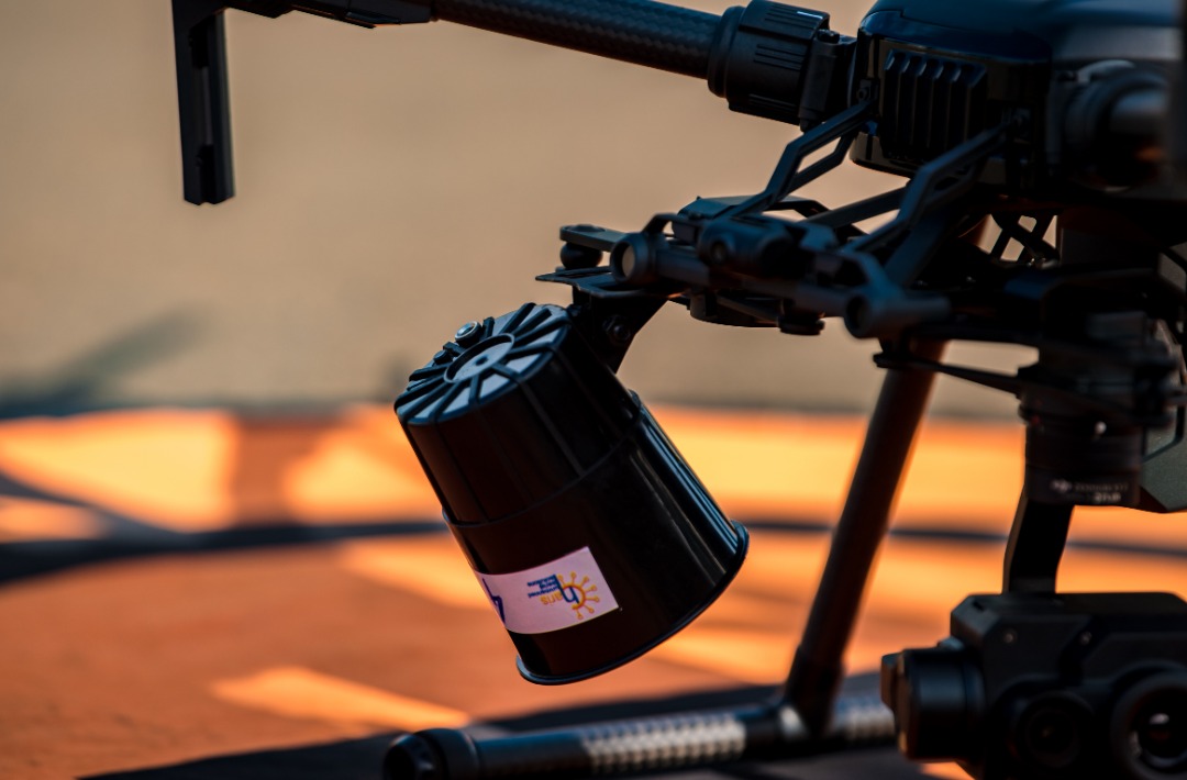 Aka kadege gafite Camera ndetse n'Indangururamajwi ituma ubutumwa gatanze busakara mu baturage