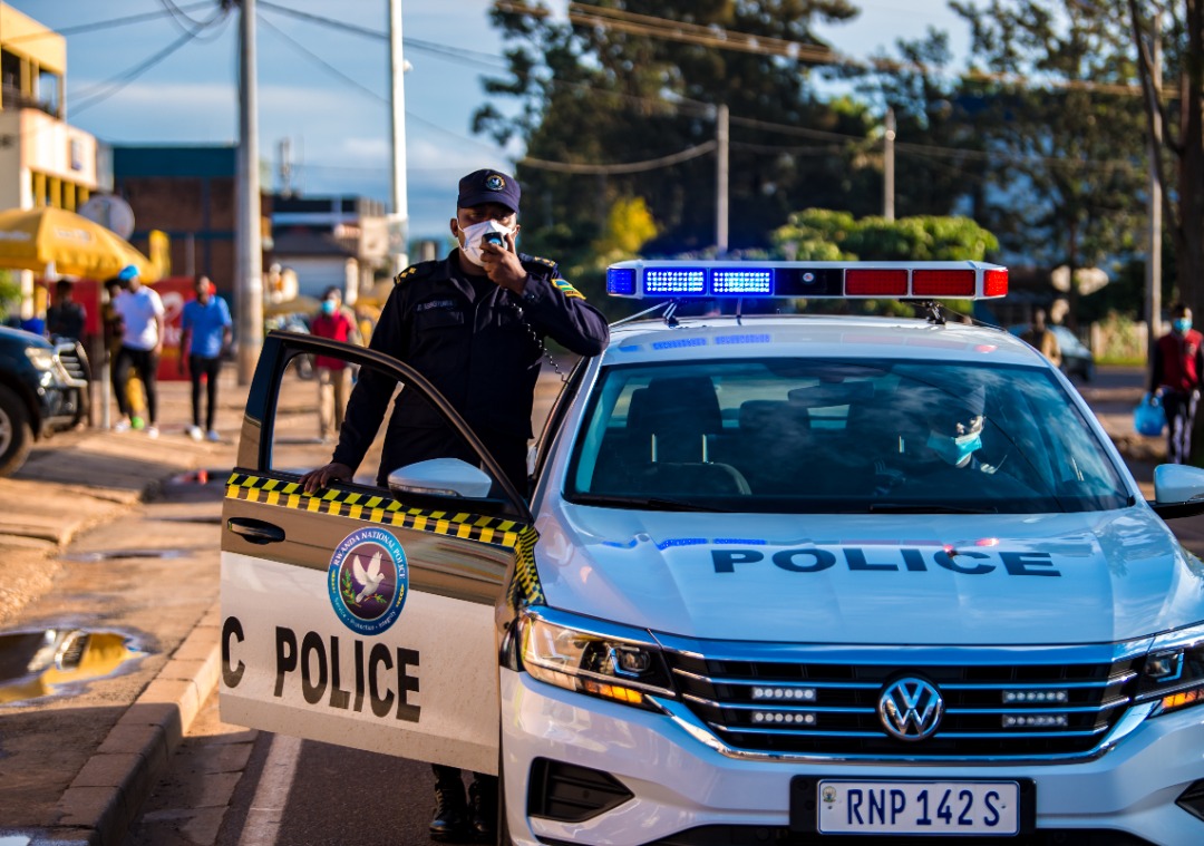 Murasabwa kwirinda kwegerana, gukaraba intoki buri kanya, kwambara neza agapfukamunwa ndetse munirinda ingendo zitari ngomba kugira ngo duhashye iyi Coronavirus