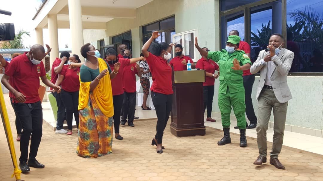 Banamurikiye abayobozi Indirimbo y'Umurenge wa Niboyi yahimbwe na Intore Tuyisenge