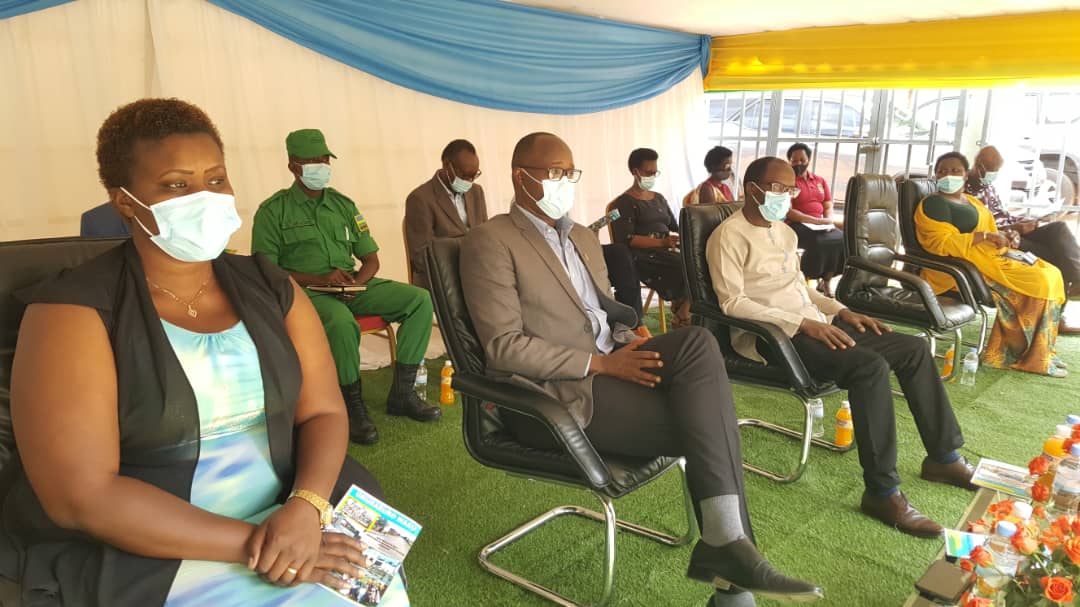 Meya w'Umujyi wa Kigali Pudence Rubingisa n'Umunyamabanga mukuru wa Komisiyo y'Igihugu y'Ubumwe n'Ubwiyunge Fidele Ndayisaba bari bitabiriye uyu muhango