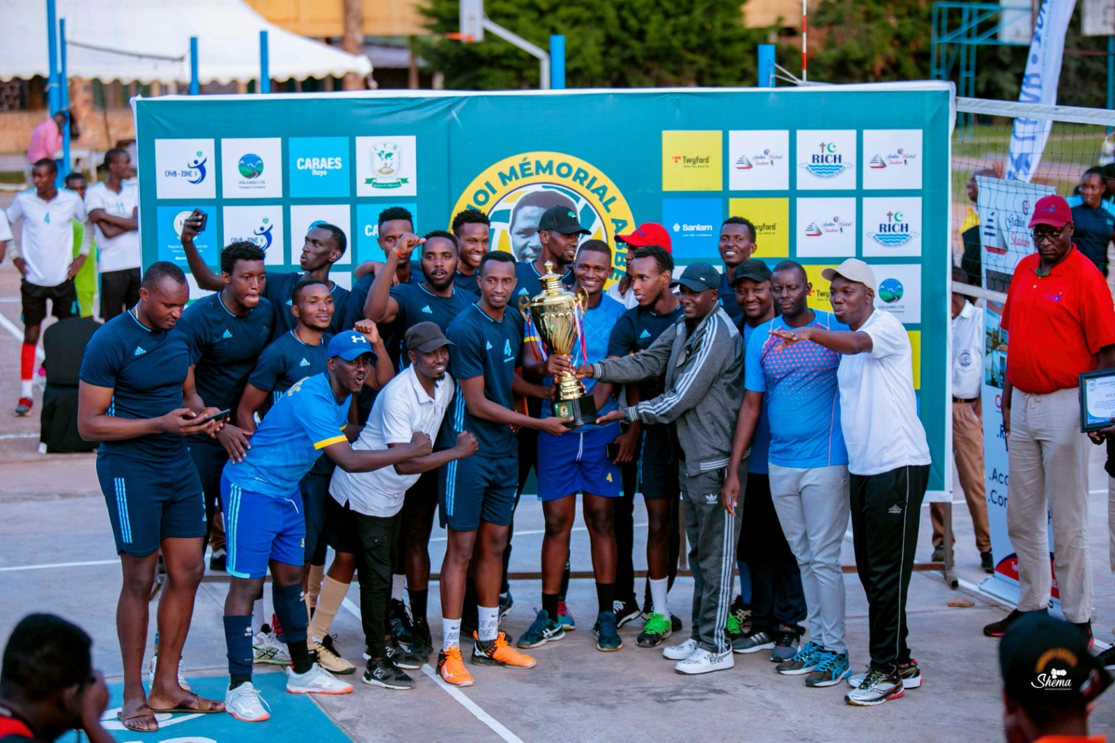 FOREFRONT y'abagabo yegukanye igikombe nyuma yo gutsinda REG