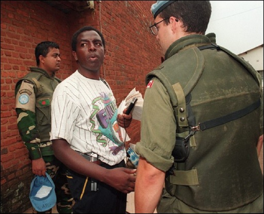 Munyeshyaka ni uko yabaga yambaye mu gihe cya Genocide