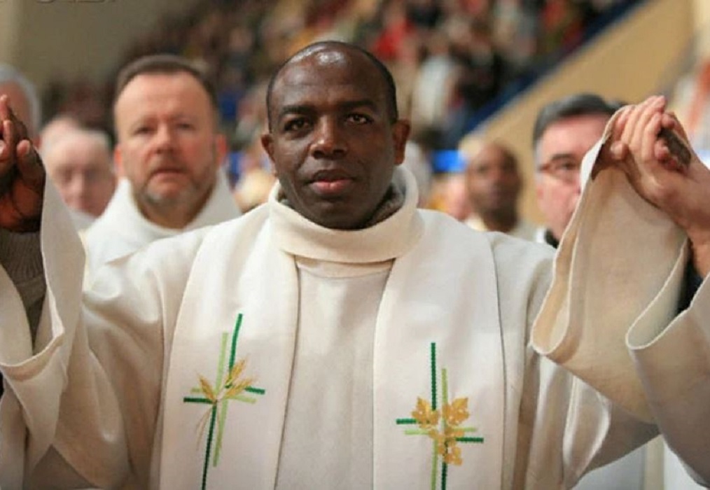 Yakomeje kwitwa padiri mukuru wa paruwasi ST Famille kandi ngo ntiyigeze ayiyobora