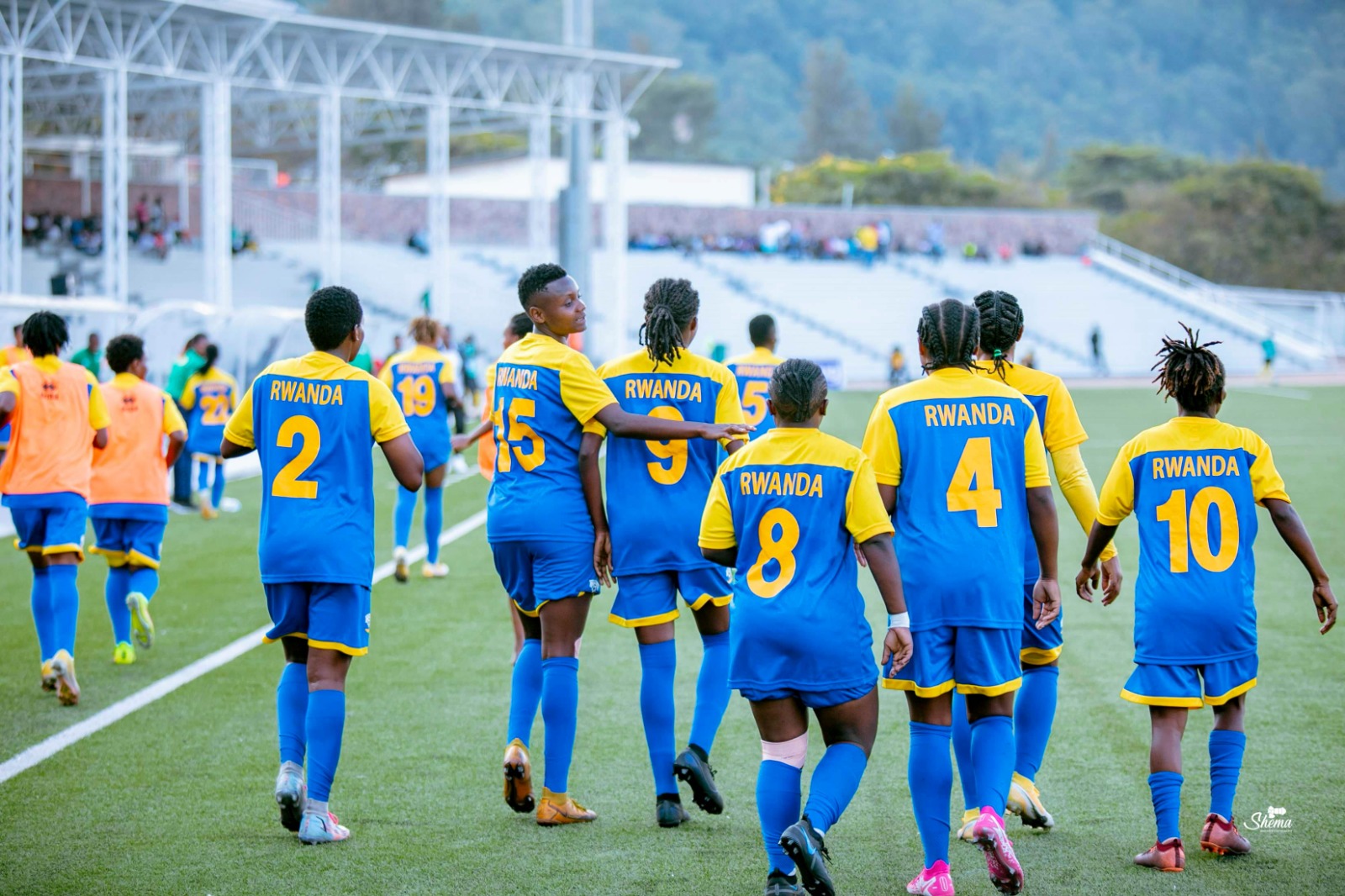 Abakinnyi b'Amavubi y'abagore bishimira igitego