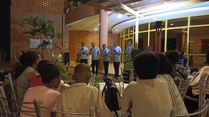 The Bright Five Singers bashimishije abitabiriye igitaramo cya Asomusiyo