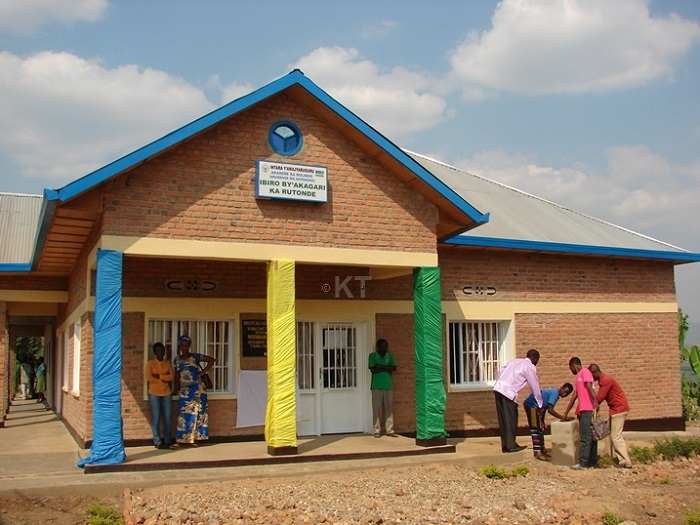 Abaturage b'Akagari ka Rutonde muri Rulindo biyubakiye ibiro by'Akagari